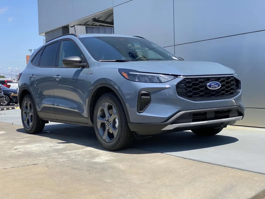 2025 Ford Escape ST-Line photo 1