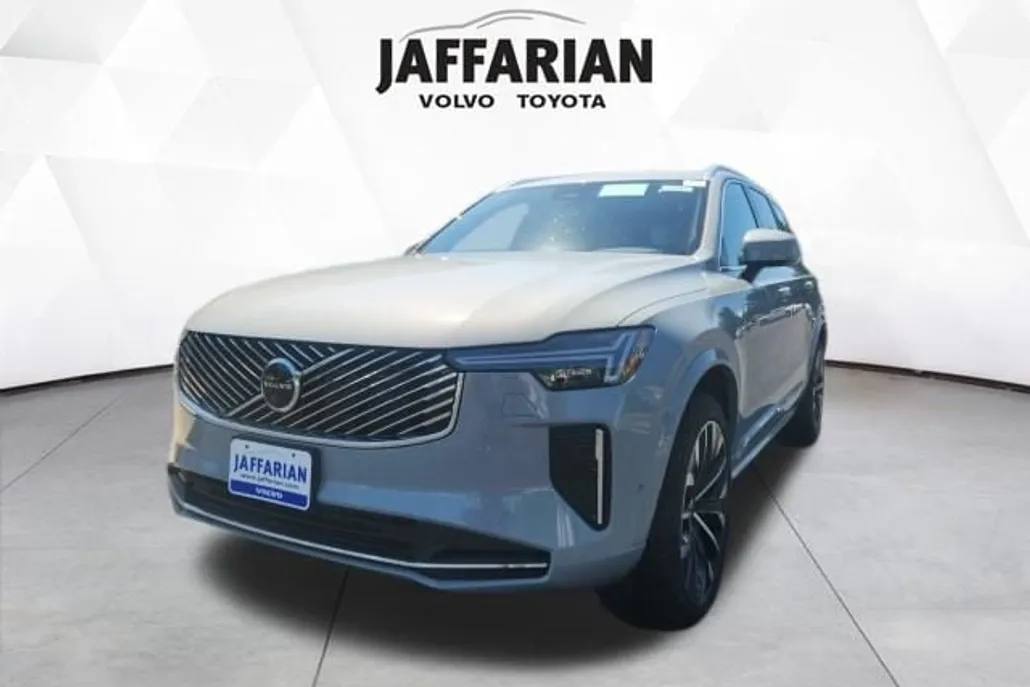 2026 Volvo XC90 B5 Plus photo 1
