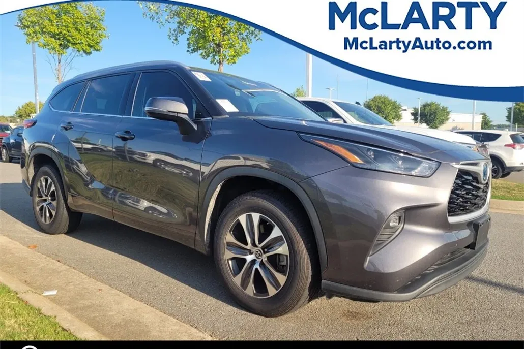 2022 Toyota Highlander Hybrid XLE photo 1