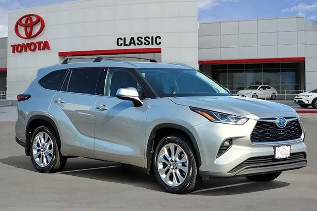 2024 Toyota Highlander Hybrid Limited photo 1