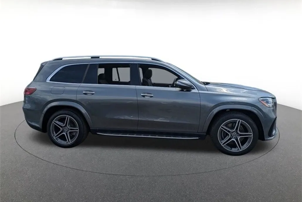 2025 Mercedes Benz GLS 450 4MATIC photo 1