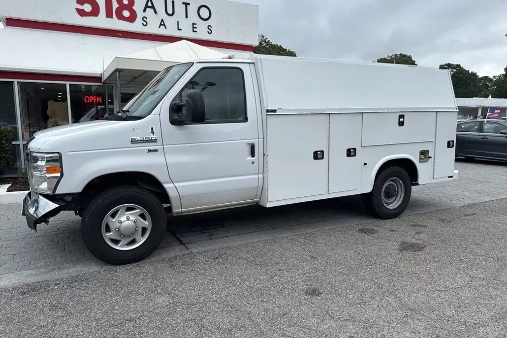 2017 Ford E-350 Base photo 1