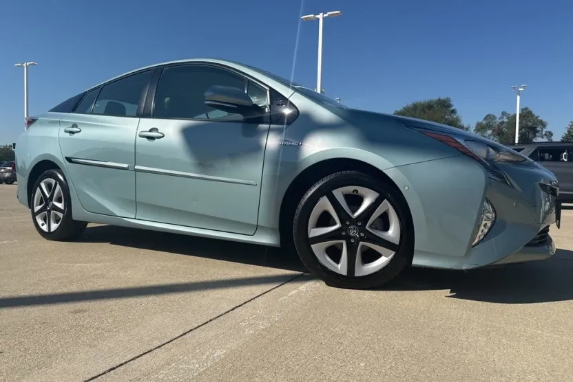 2017 Toyota Prius Two Eco Three Four Touring photo 1