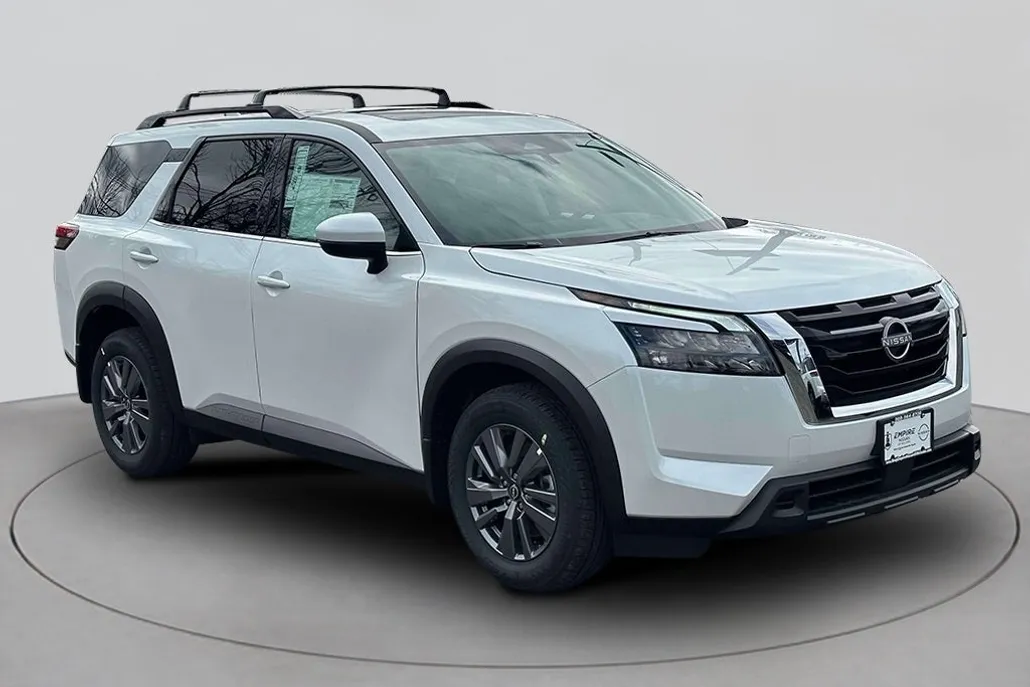 2025 Nissan Pathfinder Platinum photo 1