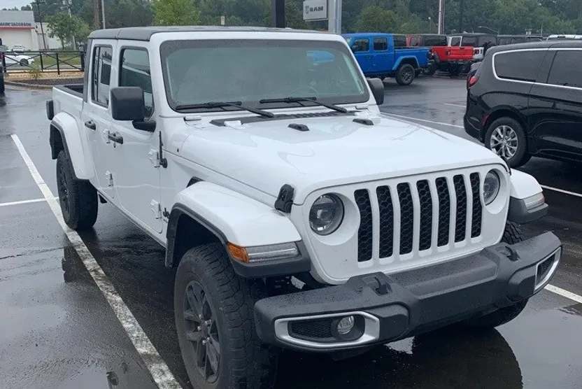 2023 Jeep Gladiator Sport photo 1
