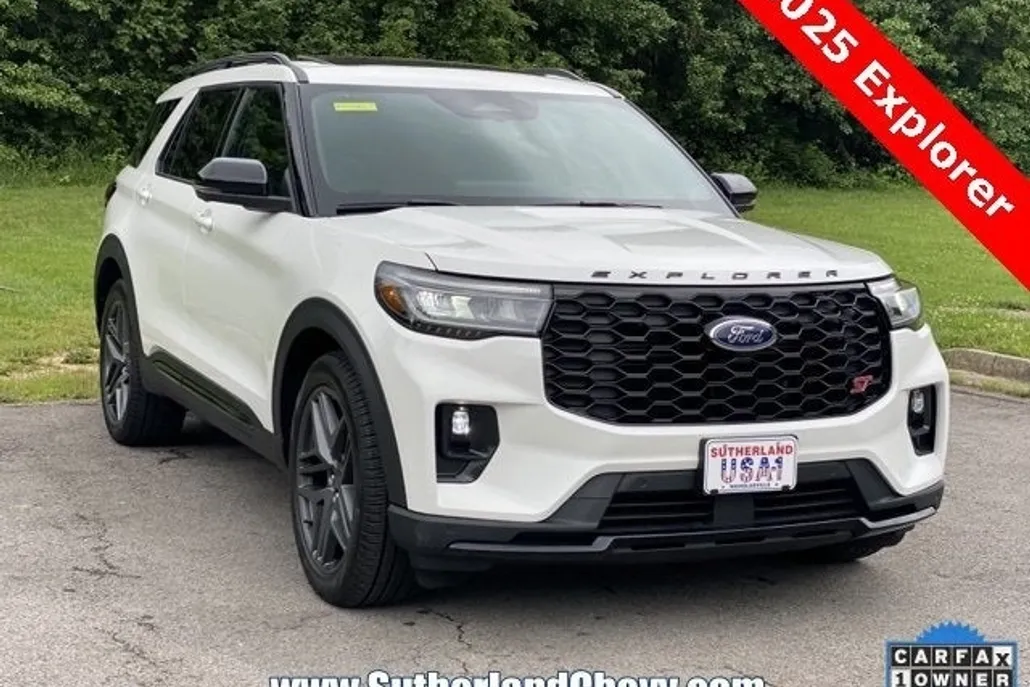 2025 Ford Explorer ST photo 1