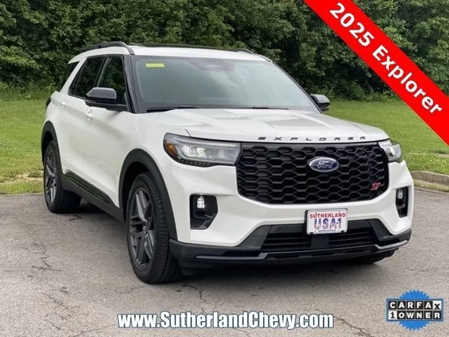 2025 Ford Explorer ST photo 1