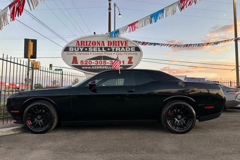 2016 Dodge Challenger SXT photo 1