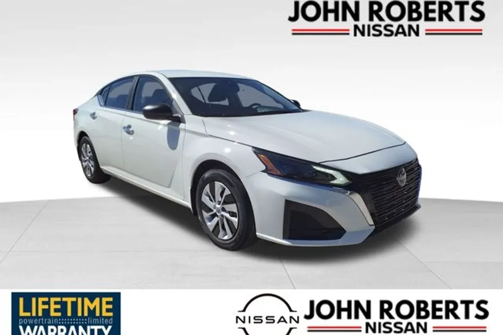 2025 Nissan Altima S photo 1