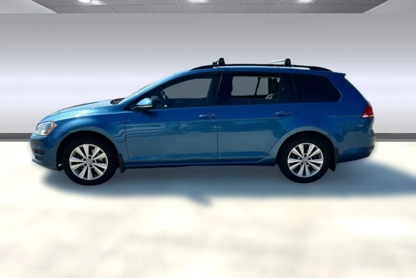 2017 Volkswagen Golf SportWagen S photo 1
