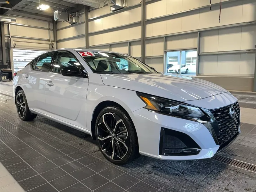 2024 Nissan Altima 2.5 SR photo 1