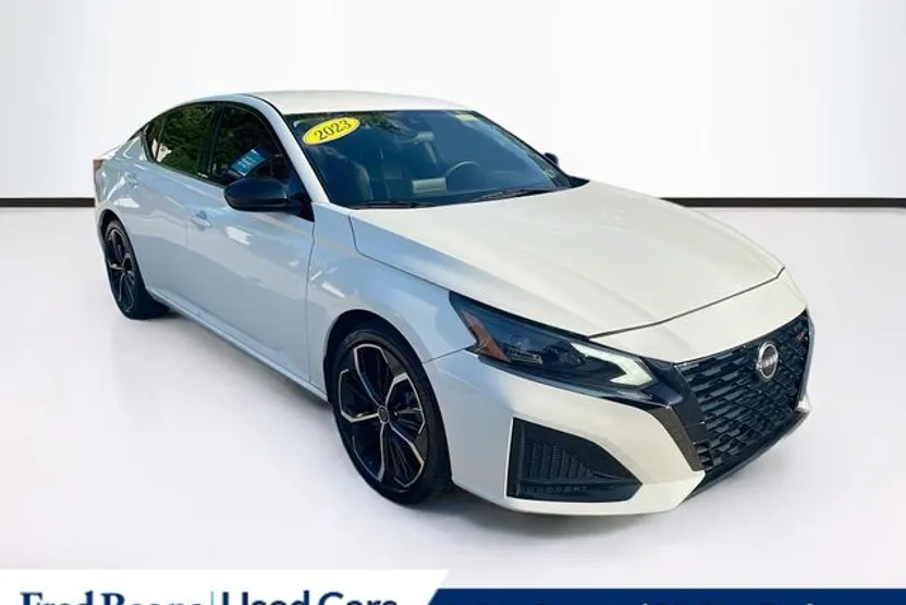 2023 Nissan Altima 2.5 SR photo 1