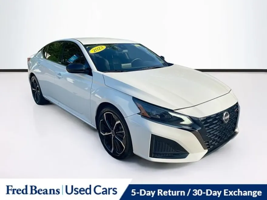 2023 Nissan Altima 2.5 SR photo 1