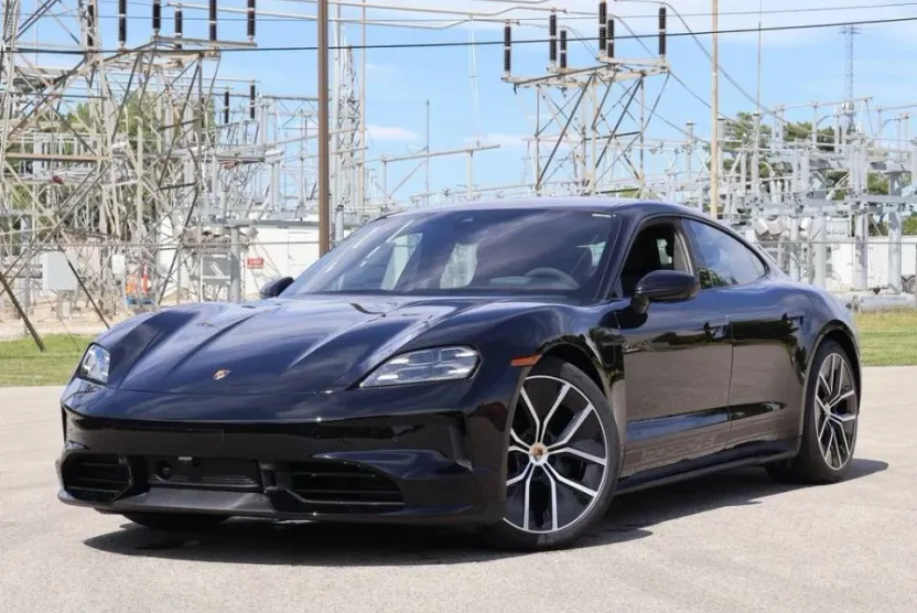 2025 Porsche Taycan GTS photo 1