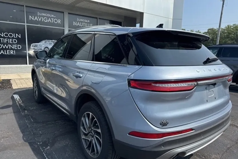 2022 Lincoln Corsair Standard photo 1