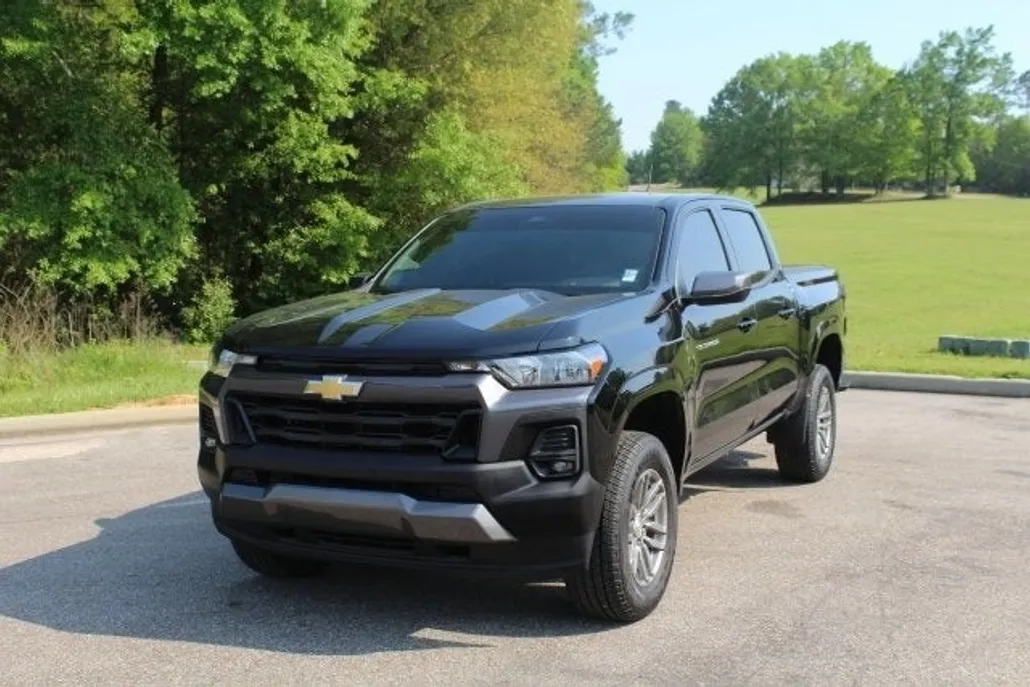 2023 Chevrolet Colorado LT photo 1