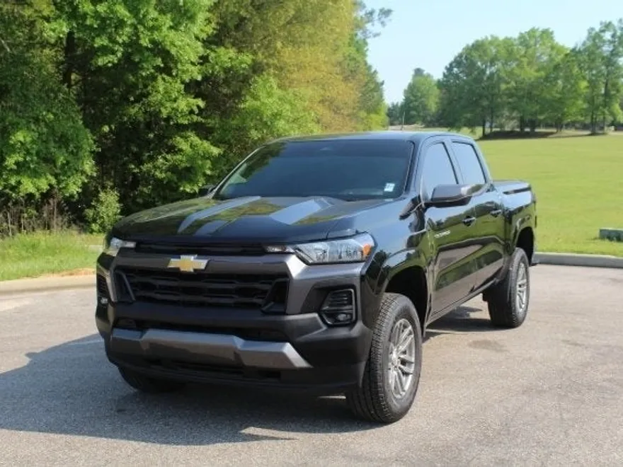 2023 Chevrolet Colorado LT photo 1