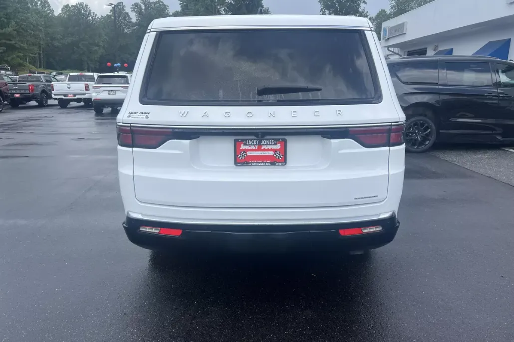 2024 Jeep Wagoneer L Series III photo 1