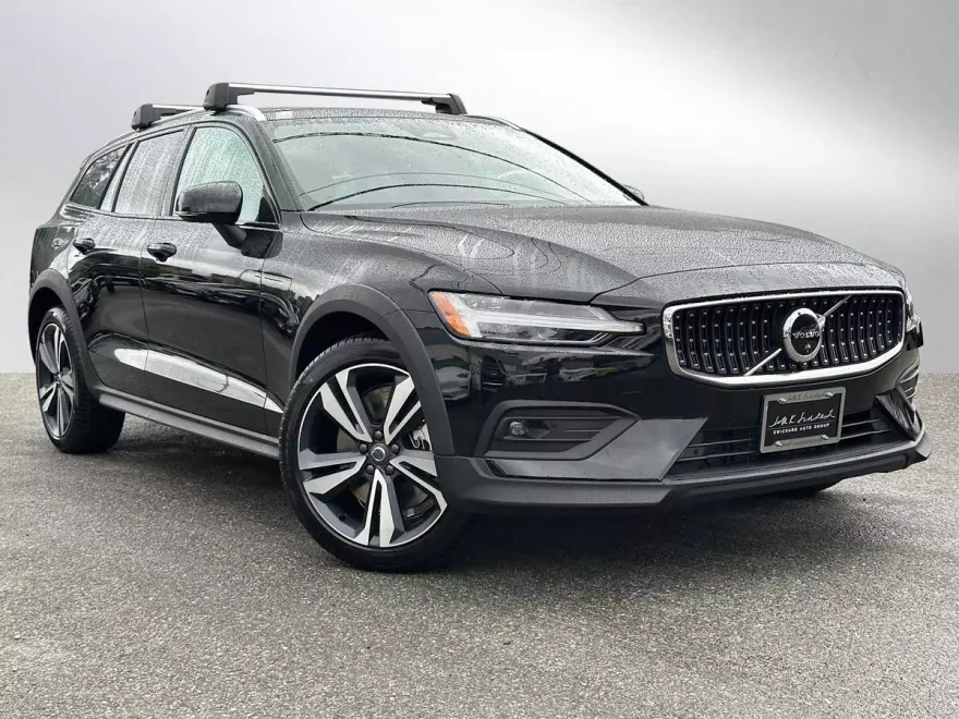 2026 Volvo V60 Cross Country B5 Plus photo 1