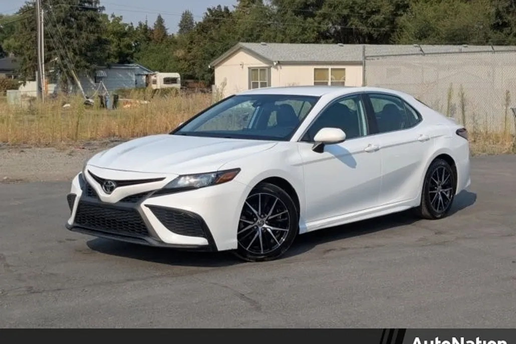 2021 Toyota Camry SE photo 1