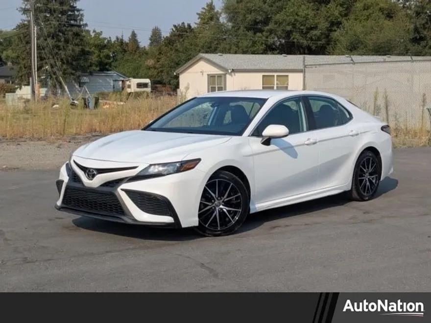 2021 Toyota Camry SE photo 1