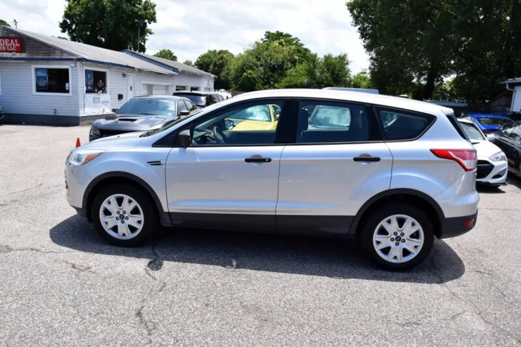 2013 Ford Escape S photo 1