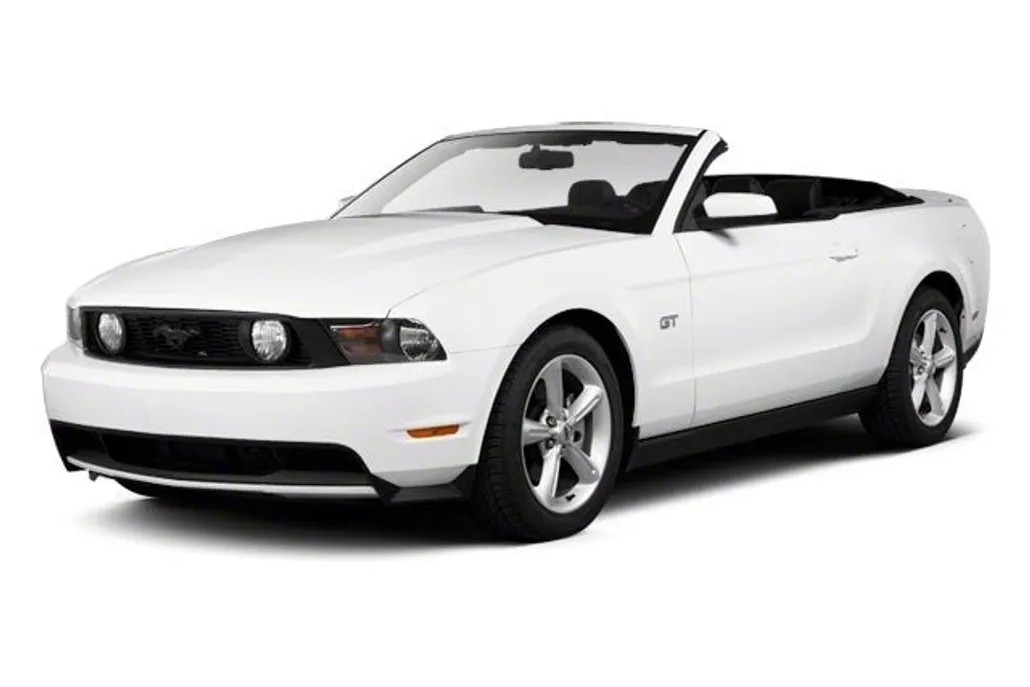 2010 Ford Mustang V6 photo 1