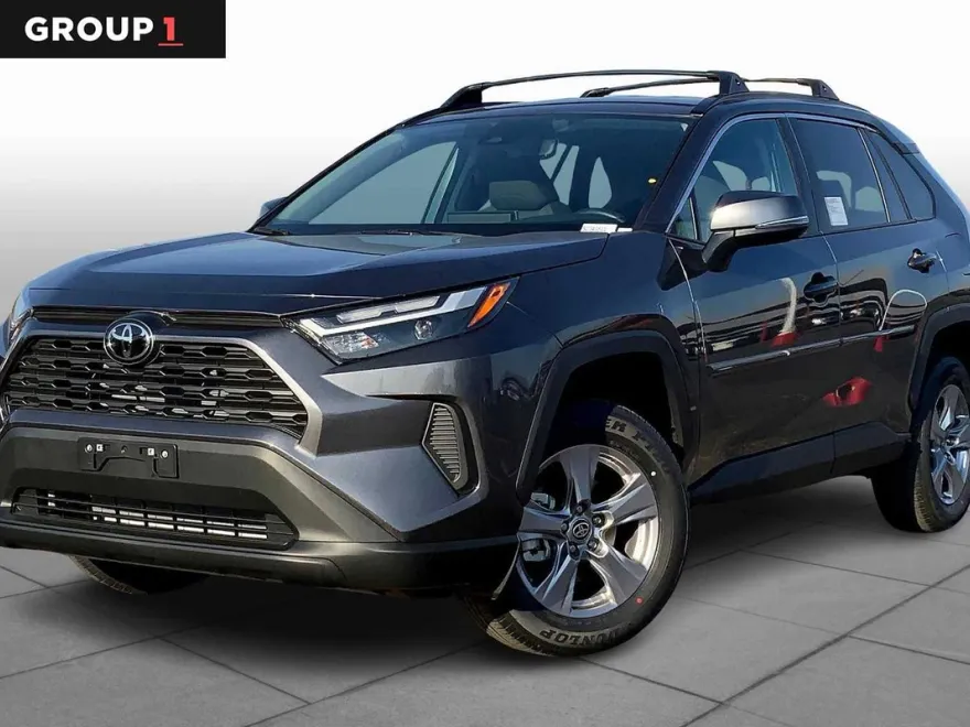 2025 Toyota RAV4 XLE photo 1