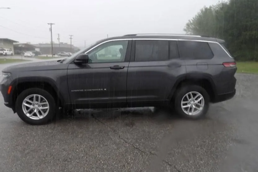 2023 Jeep Grand Cherokee Laredo Altitude photo 1