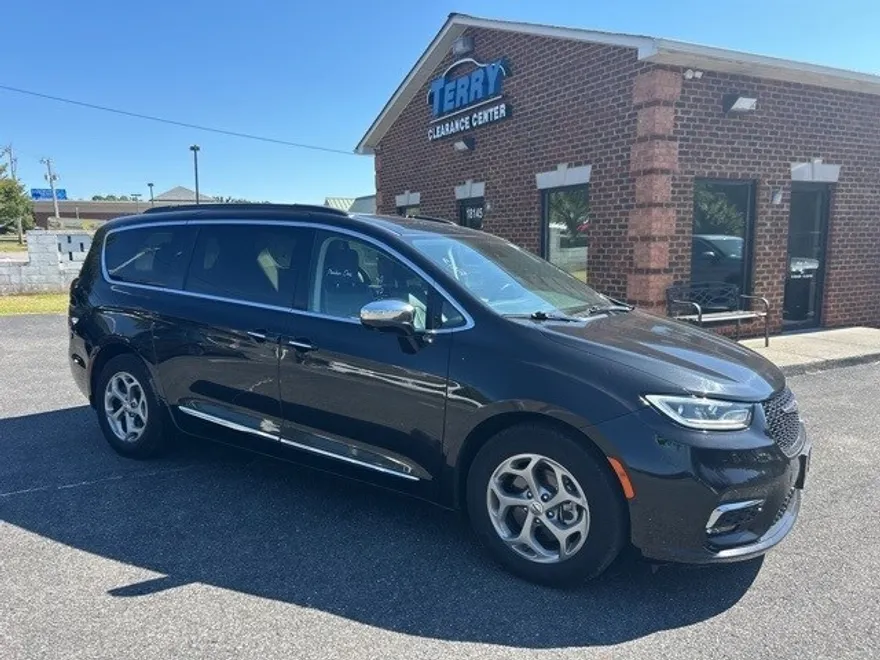 2022 Chrysler Pacifica Limited photo 1