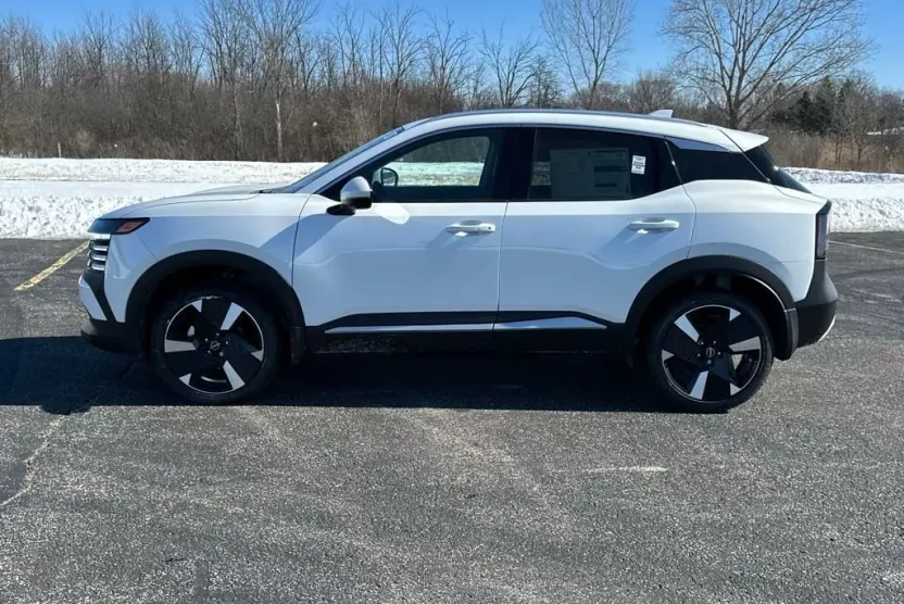 2025 Nissan Kicks SR photo 1