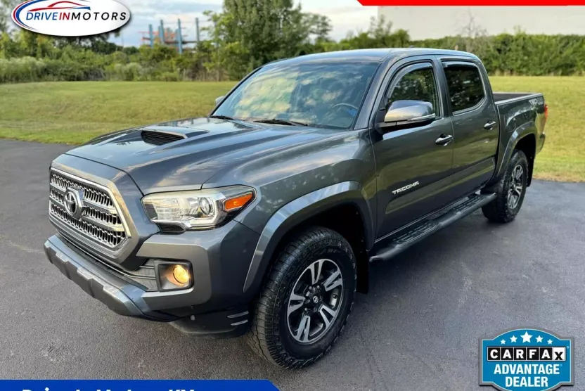 2017 Toyota Tacoma TRD Sport 4x4 photo 1