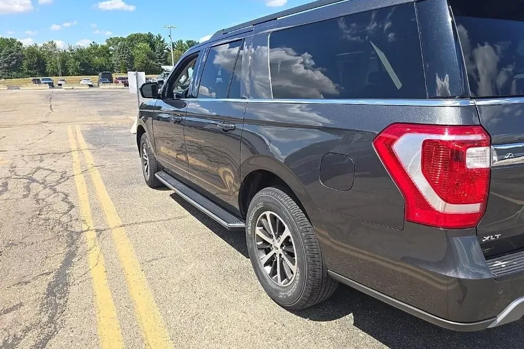 2020 Ford Expedition MAX XLT photo 1