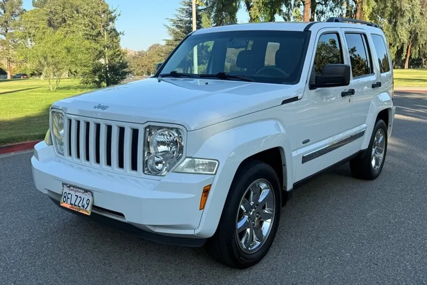 2012 Jeep Liberty Sport photo 1