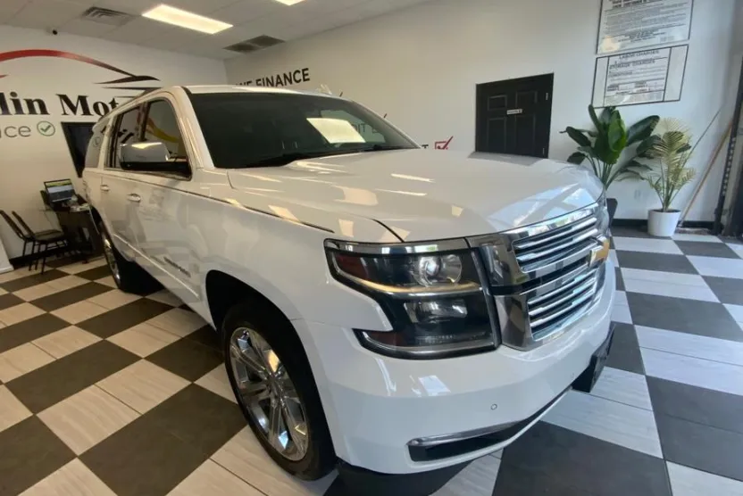 2017 Chevrolet Suburban Premier photo 1