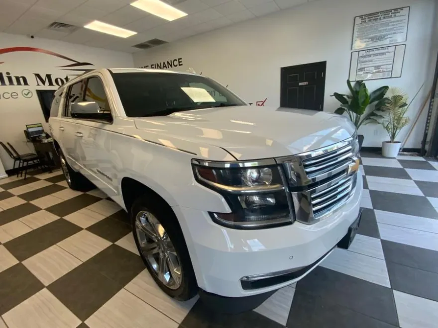 2017 Chevrolet Suburban Premier photo 1
