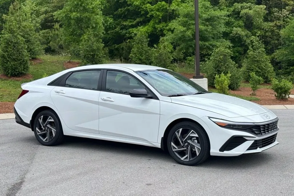 2025 Hyundai Elantra Hybrid SEL Sport photo 1