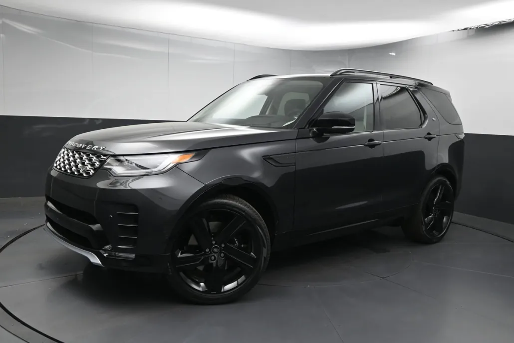 2025 Land Rover Discovery Metropolitan Edition photo 1