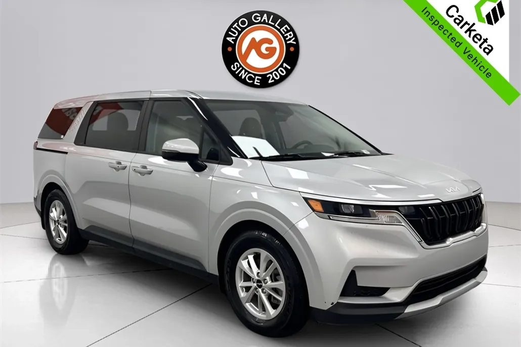 2023 Kia Carnival LX photo 1