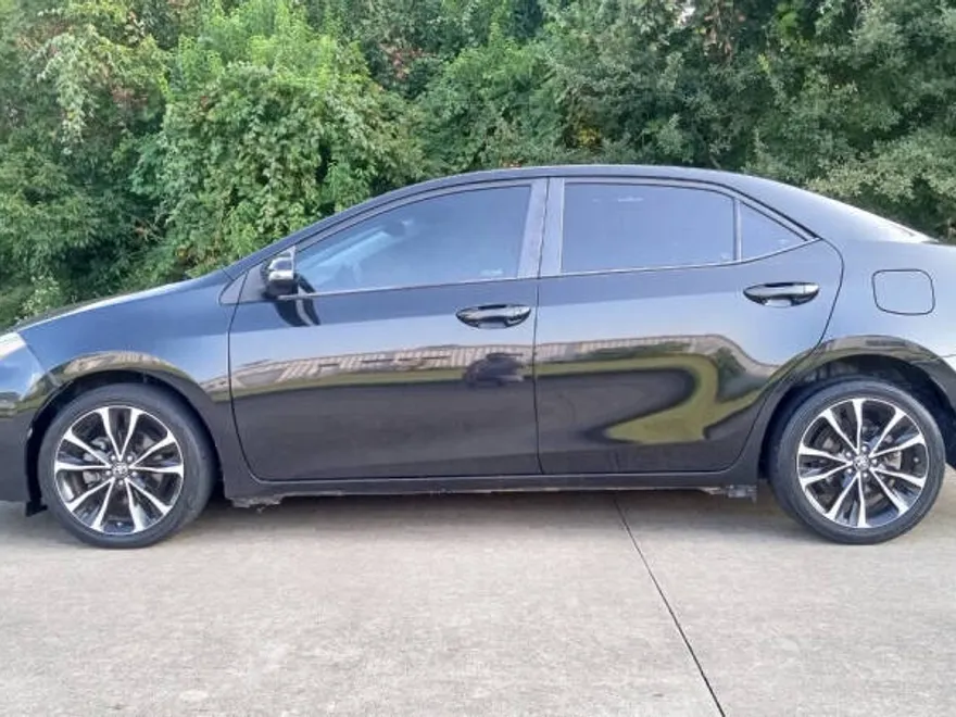 2018 Toyota Corolla SE photo 1