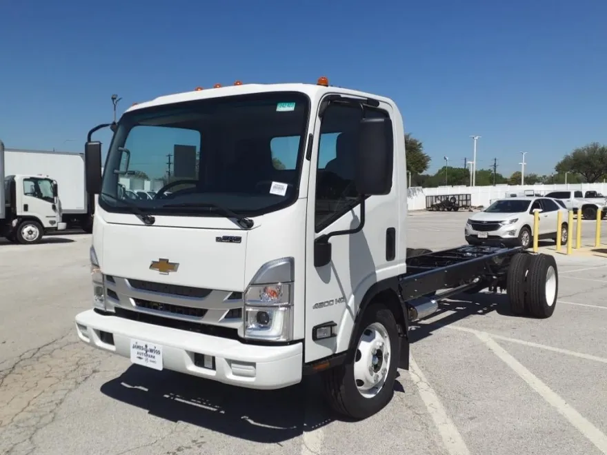 2024 Chevrolet Silverado 4500HD Base photo 1