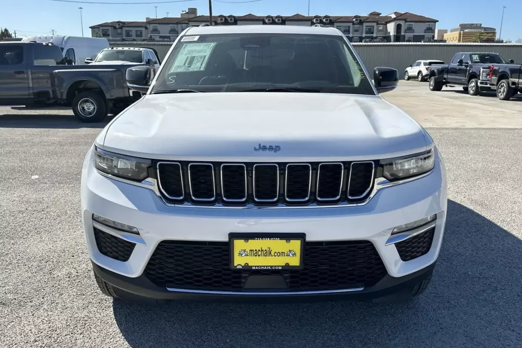 2024 Jeep Cherokee photo 1