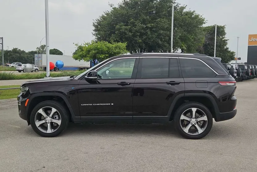 2022 Jeep Grand Cherokee 4xe photo 1