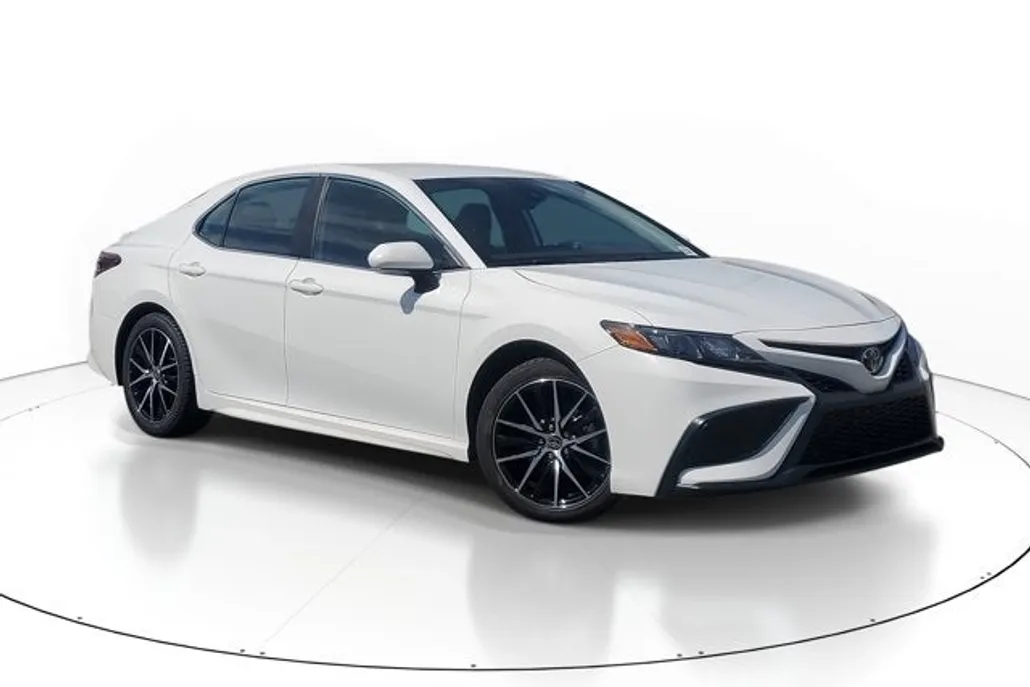 2024 Toyota Camry SE photo 1