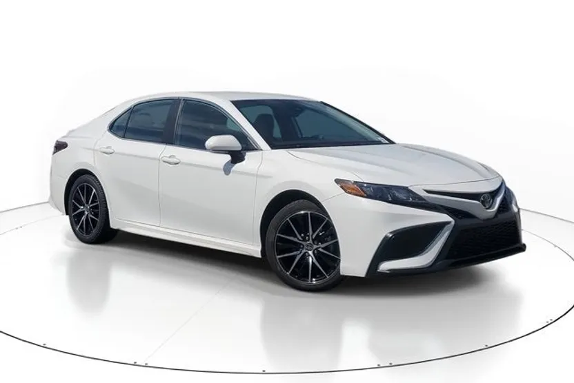 2024 Toyota Camry SE photo 1