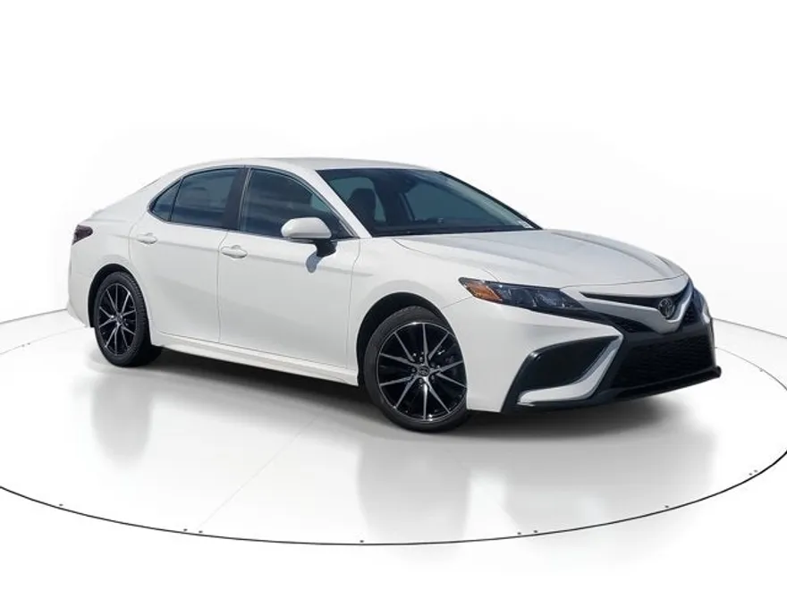 2024 Toyota Camry SE photo 1