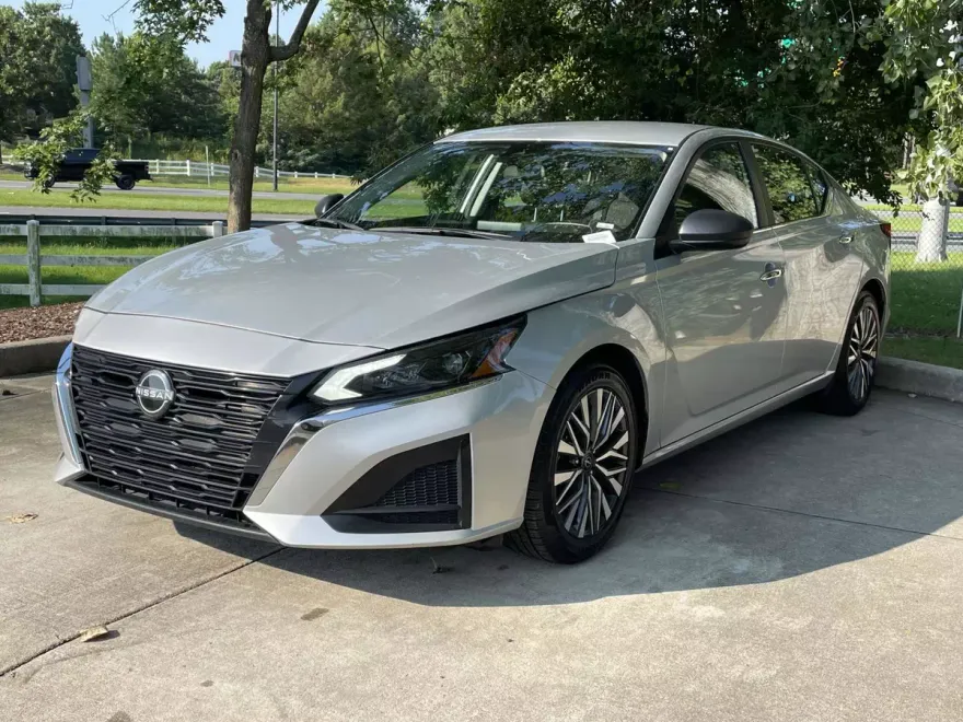 2024 Nissan Altima 2.5 SV photo 1