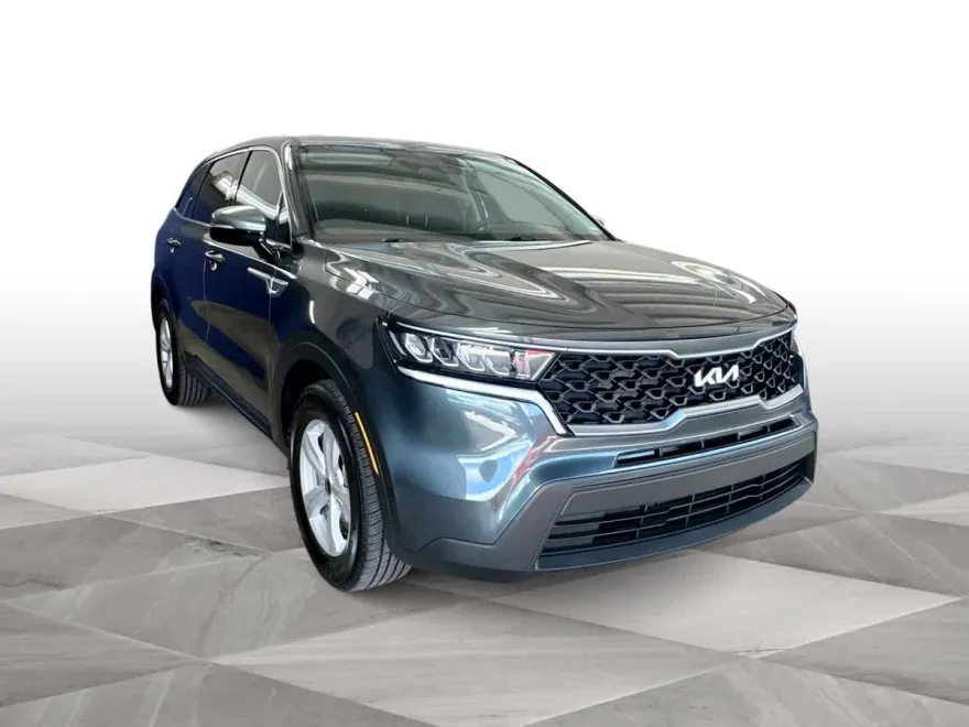 2023 Kia Sorento LX photo 1