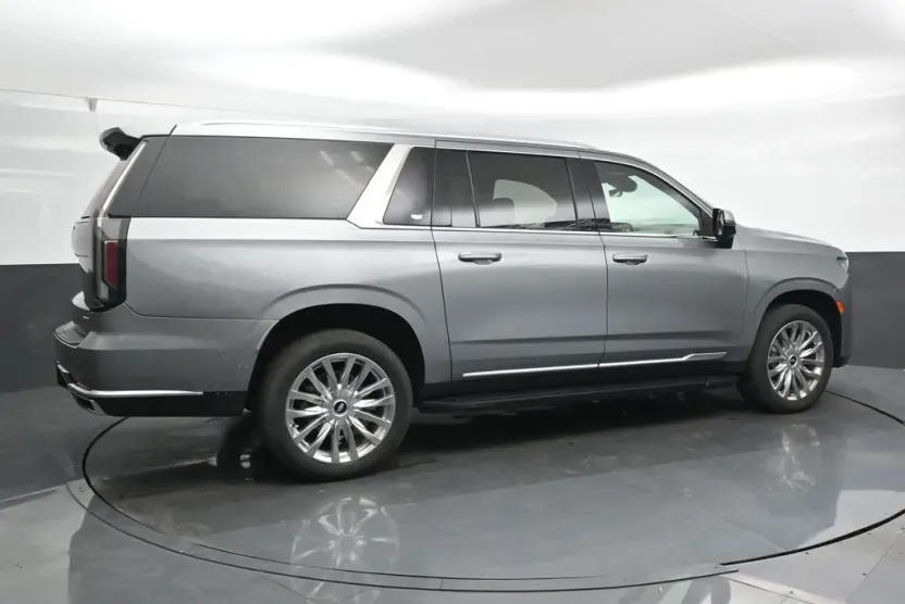 2023 Cadillac Escalade ESV Premium Luxury photo 1