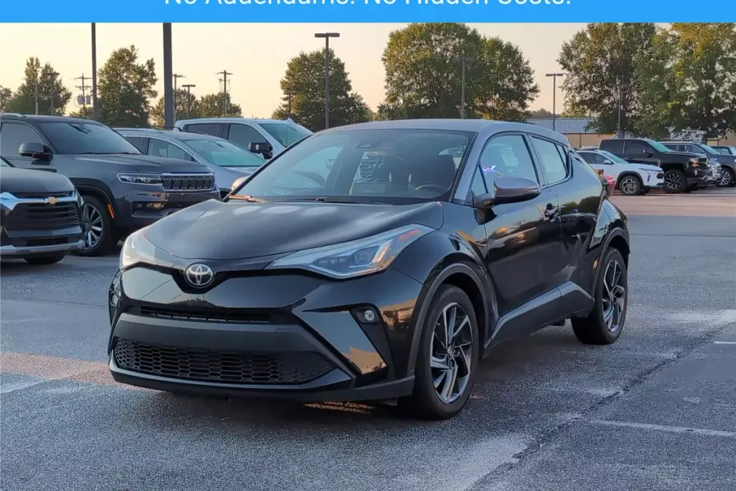 2021 Toyota C-HR LE photo 1